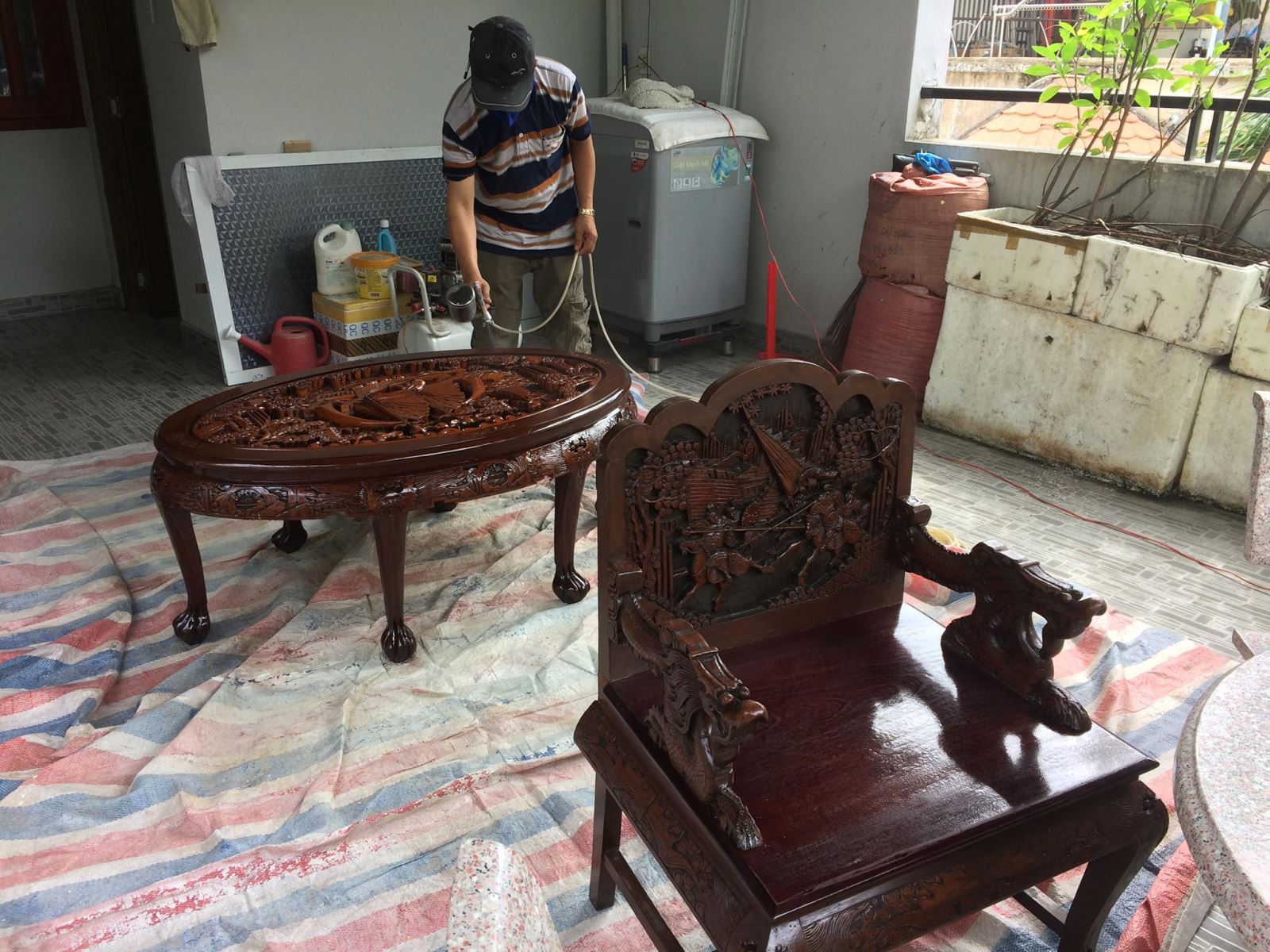 sơn bàn ghế gỗ cũ tphcm